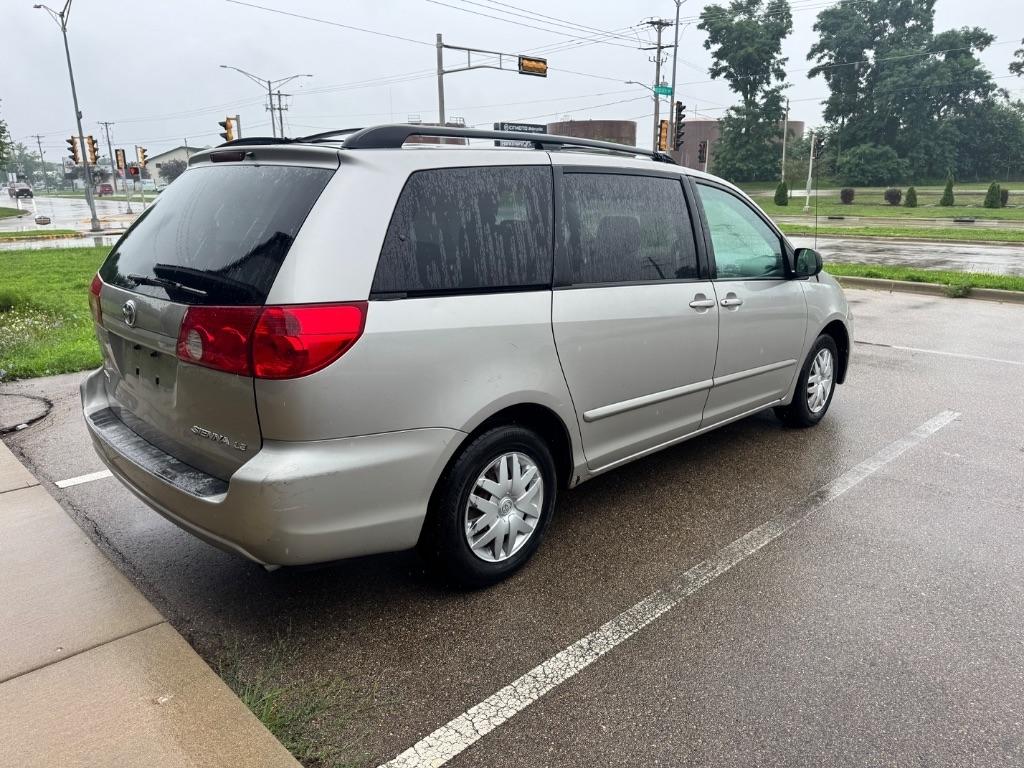 Toyota Sienna LE 7-Passenger 2006