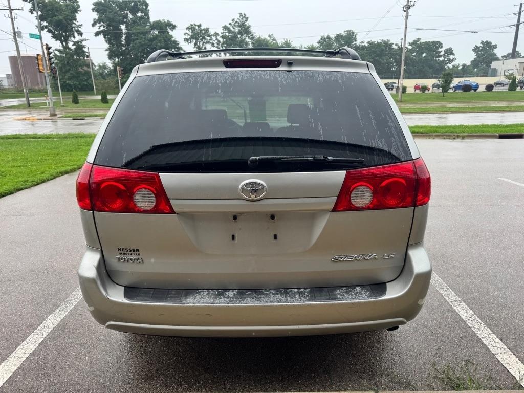 Toyota Sienna LE 7-Passenger 2006