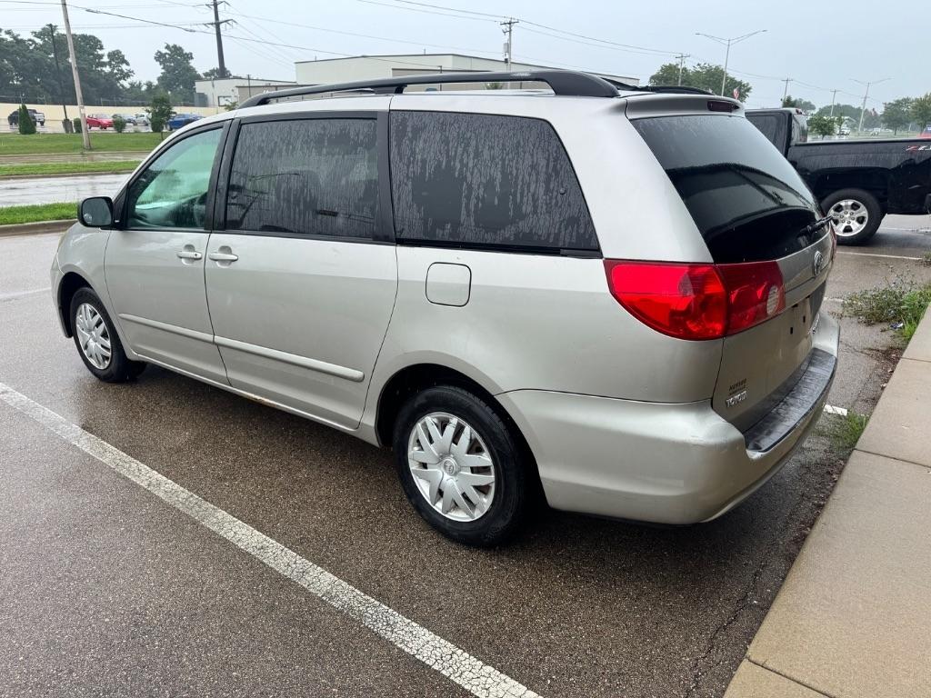 Toyota Sienna LE 7-Passenger 2006