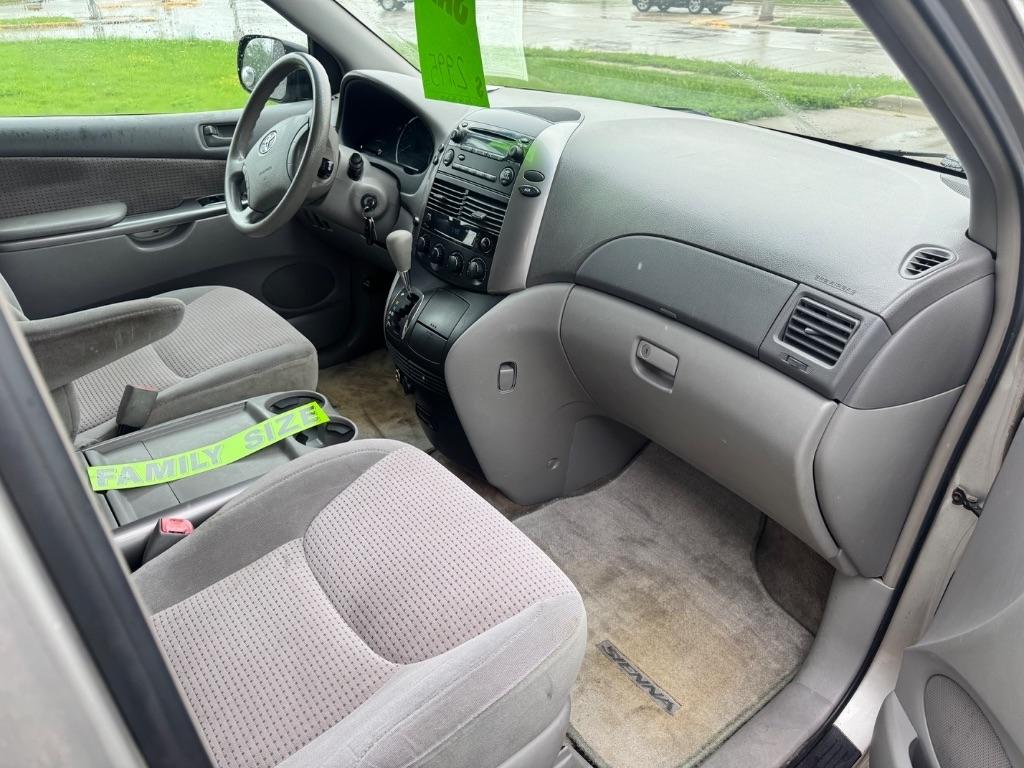 Toyota Sienna LE 7-Passenger 2006