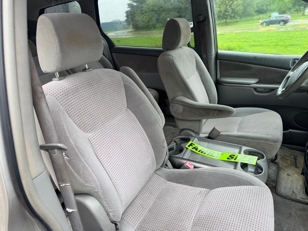 Toyota Sienna LE 7-Passenger 2006