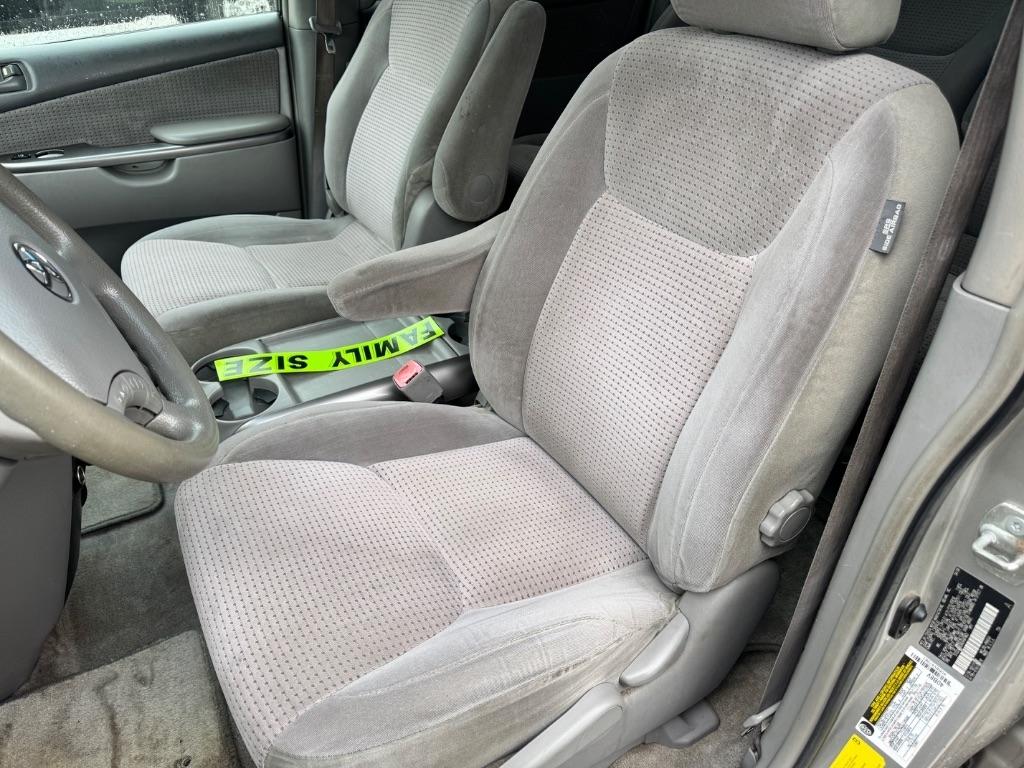 Toyota Sienna LE 7-Passenger 2006