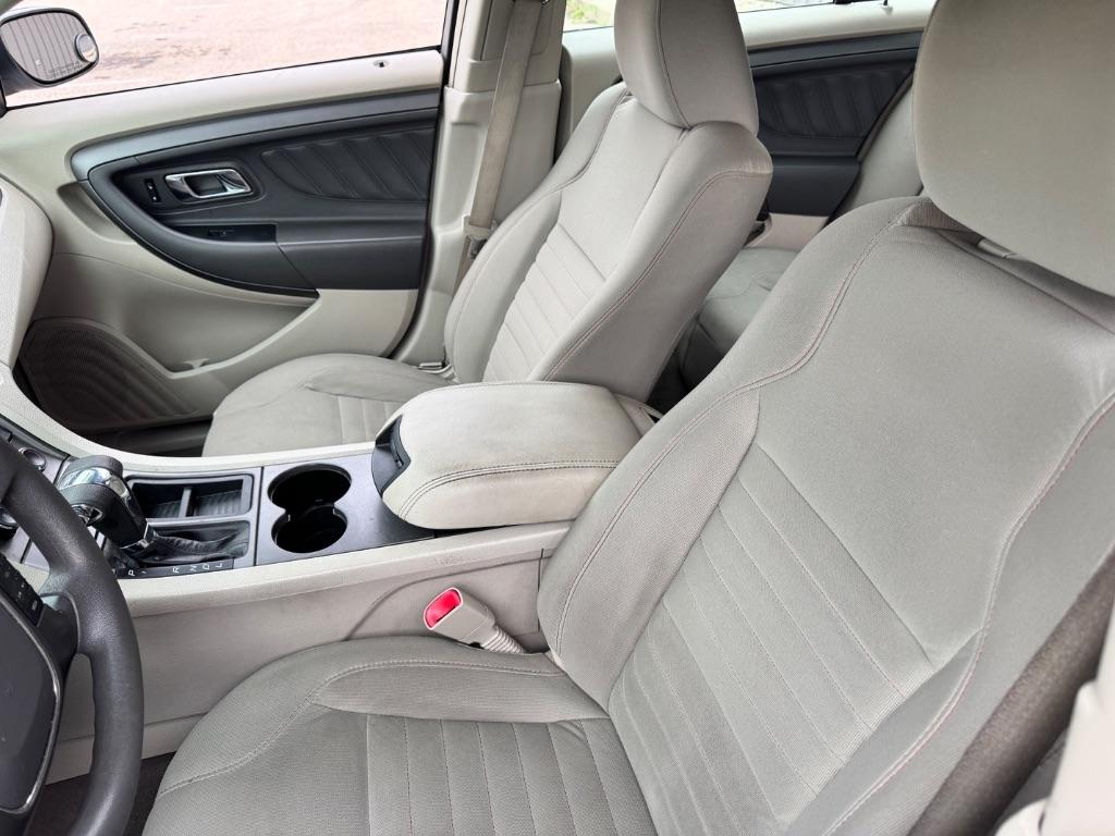 Ford Taurus SE FWD 2010