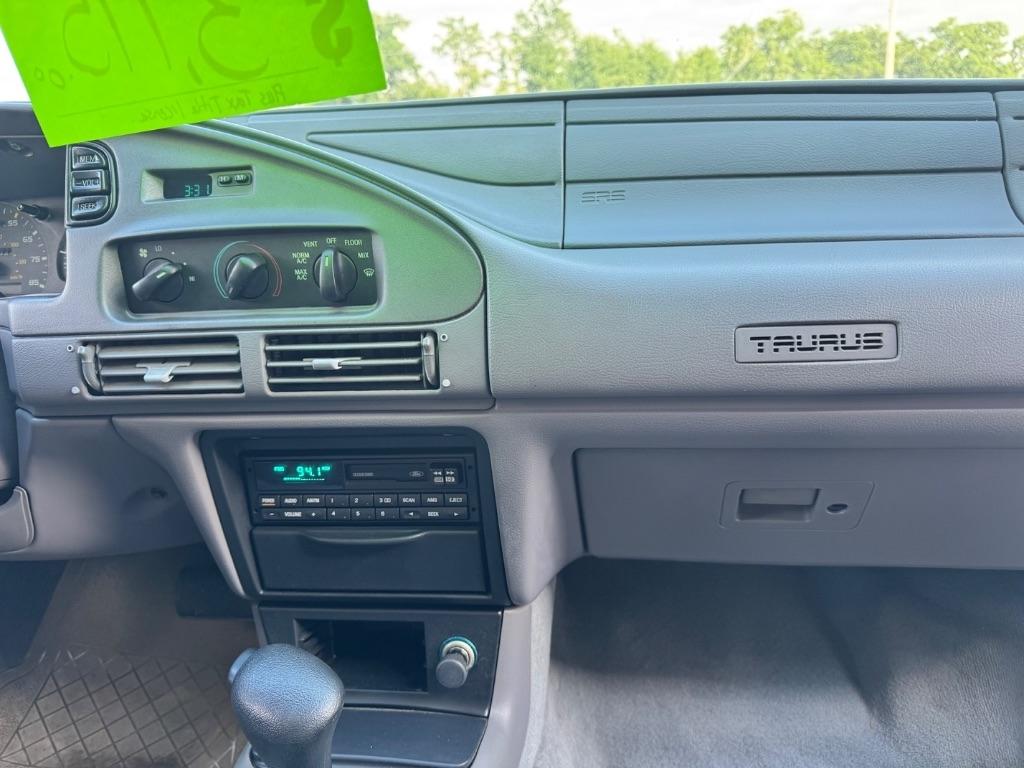 Ford Taurus SE 1995