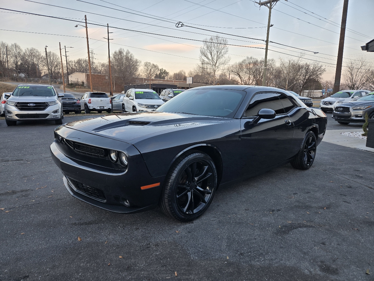 2016 Dodge Challenger SXT's photo