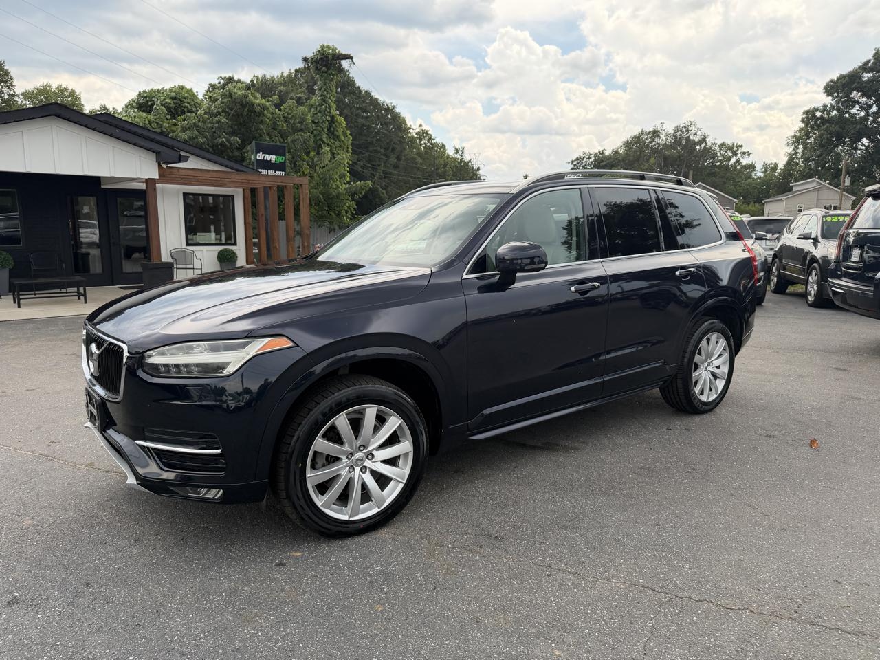 2016 Volvo XC90 T6 Momentum AWD