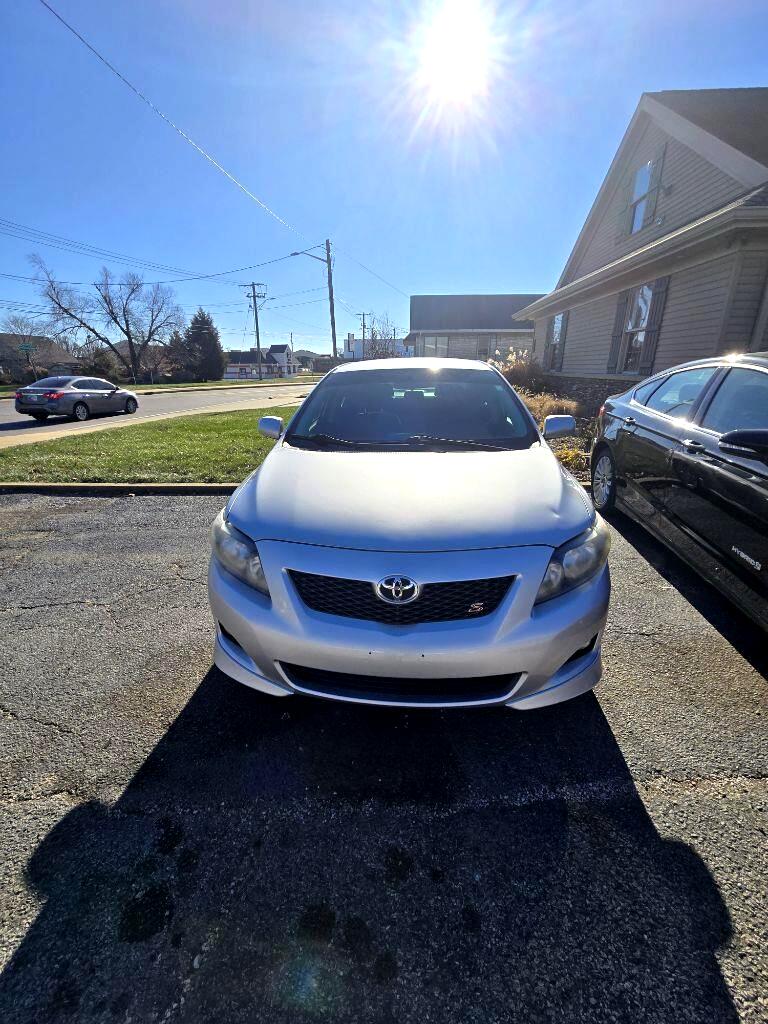 Toyota Corolla Base 5-Speed MT 2010