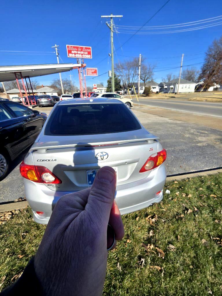 Toyota Corolla Base 5-Speed MT 2010