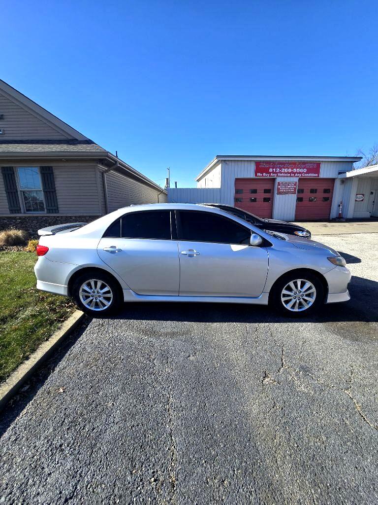 Toyota Corolla Base 5-Speed MT 2010