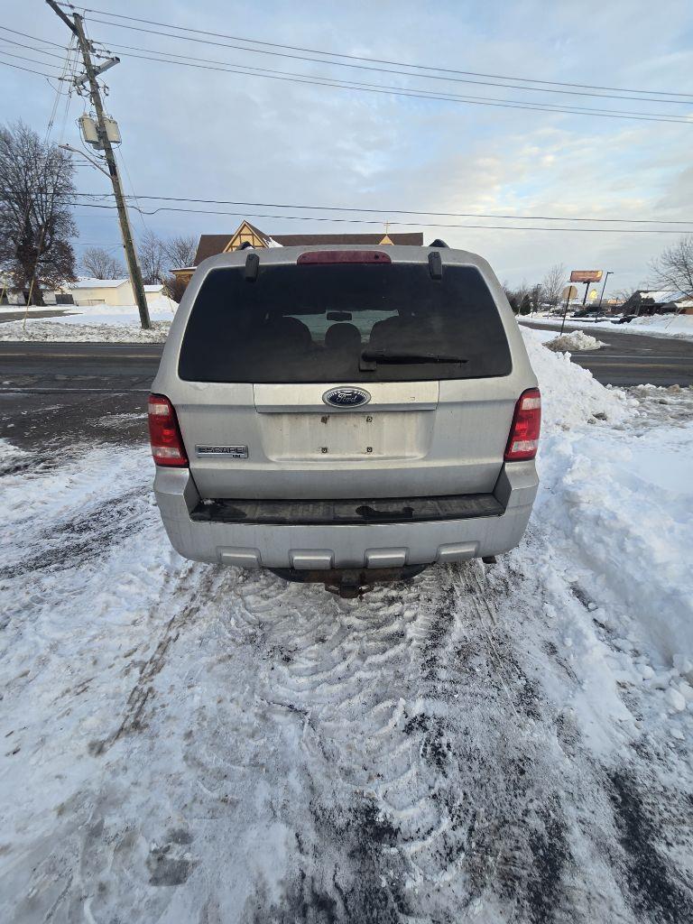 Ford Escape XLT FWD I4 2009