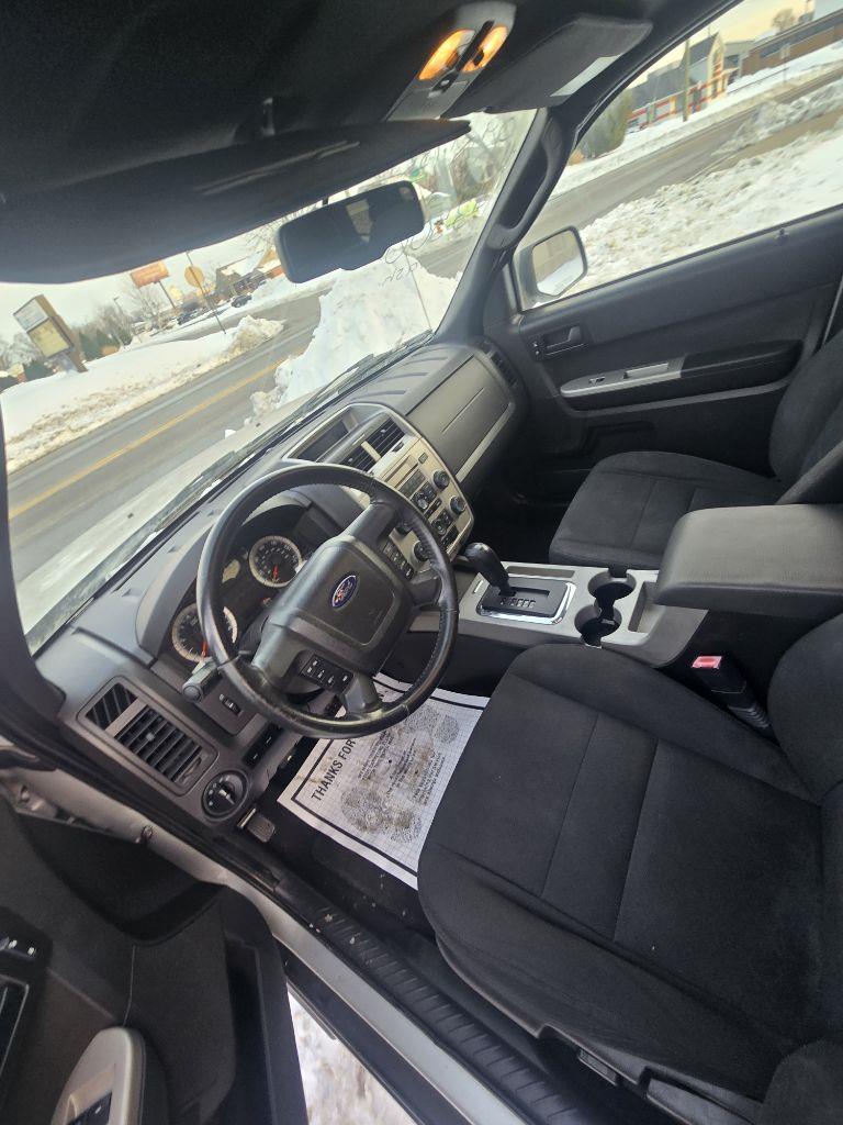 Ford Escape XLT FWD I4 2009
