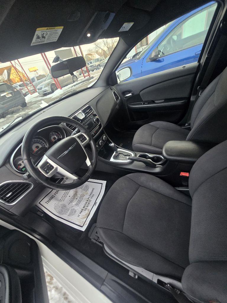 Chrysler 200 Touring 2012