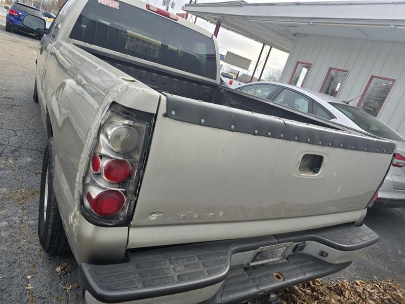 Chevrolet Silverado 1500 Ext. Cab Short Bed 2WD 2003