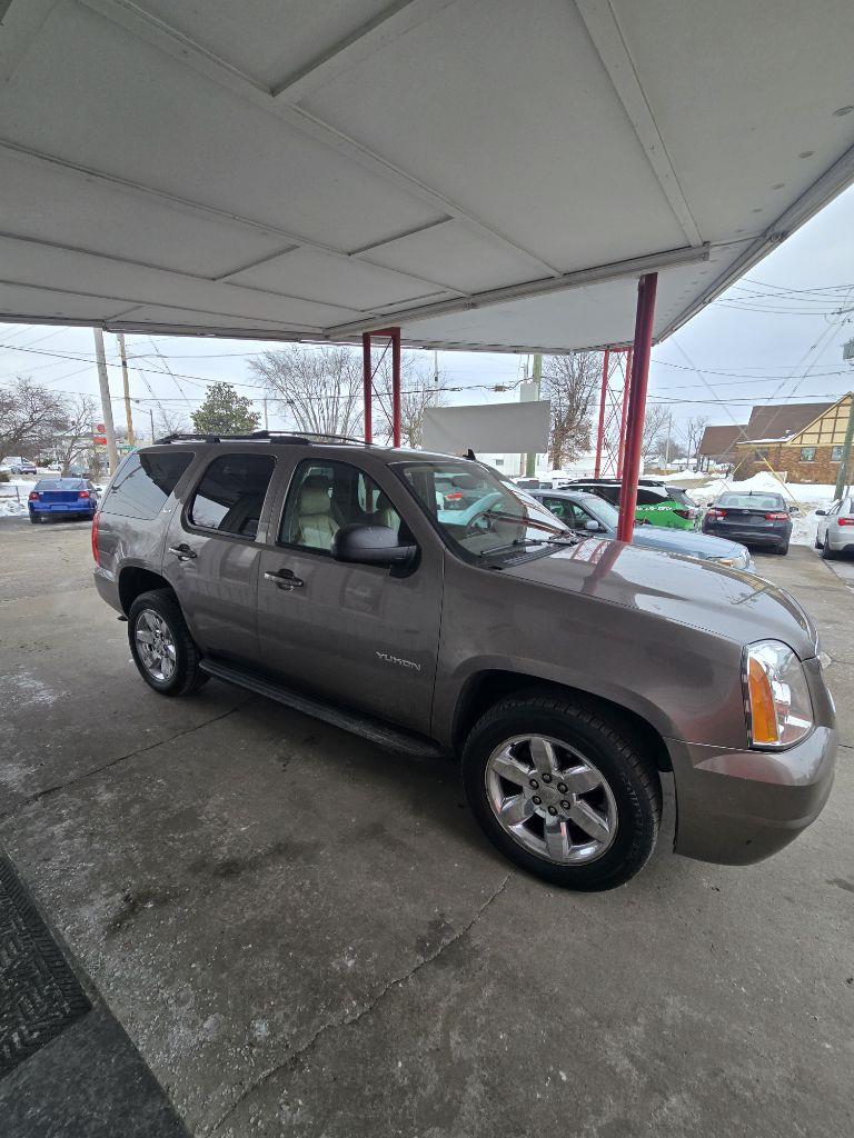 GMC Yukon SLT1 2WD 2011