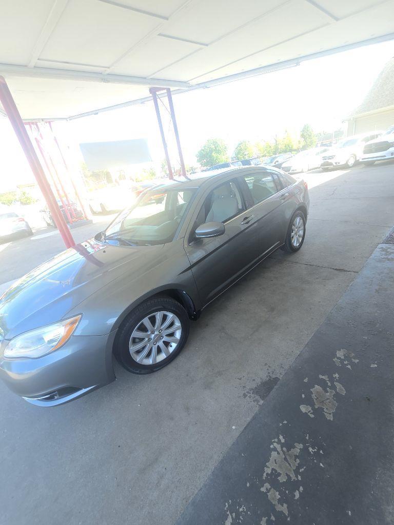Chrysler 200  2013