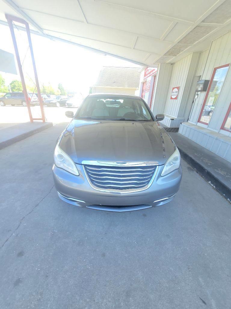 Chrysler 200  2013