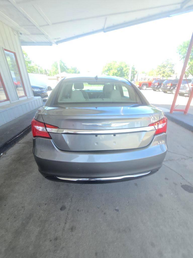 Chrysler 200  2013
