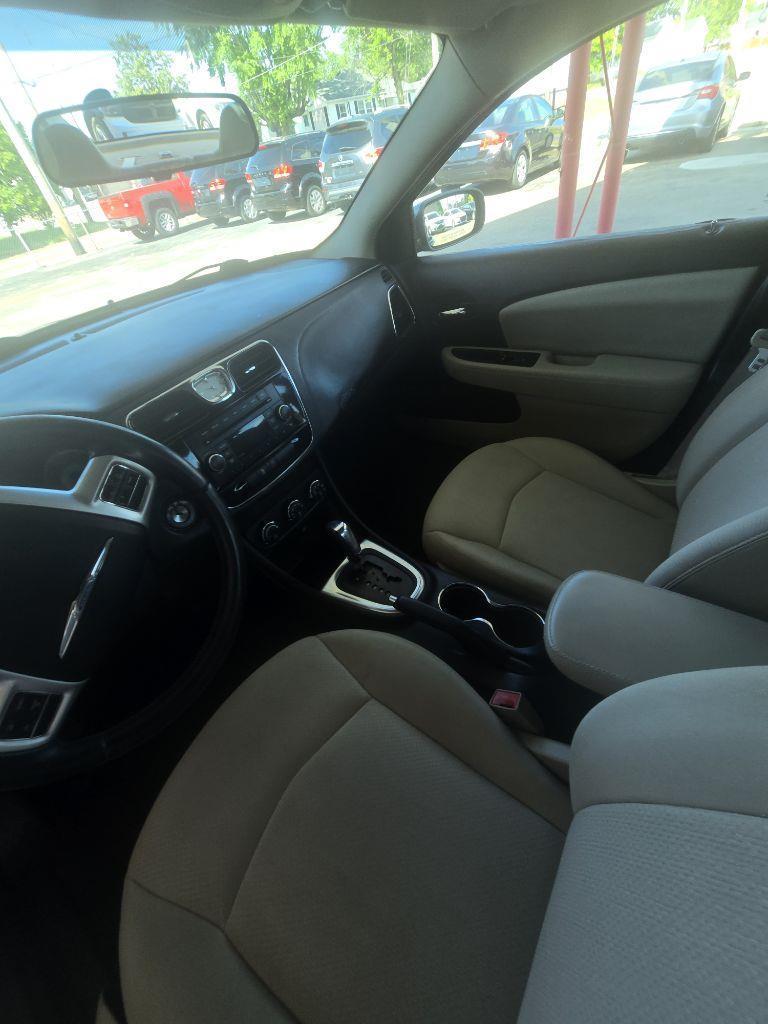 Chrysler 200  2013