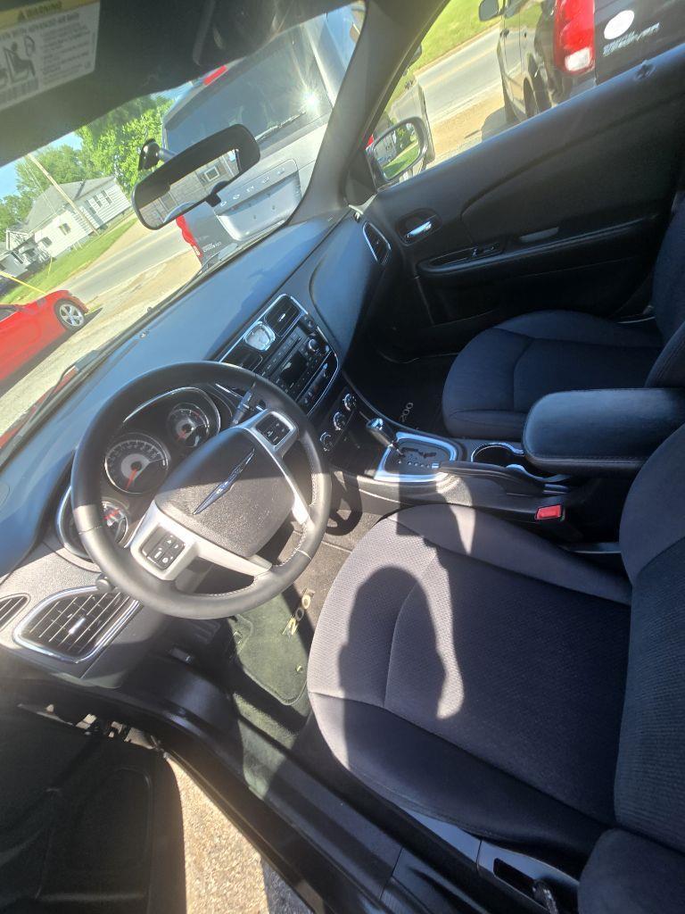 Chrysler 200  2013