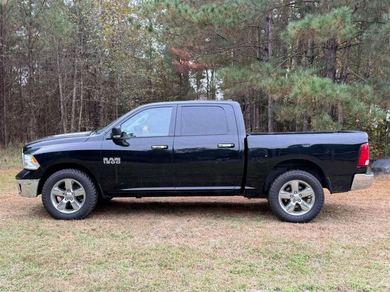 RAM 1500 SLT Crew Cab SWB 4WD 2015