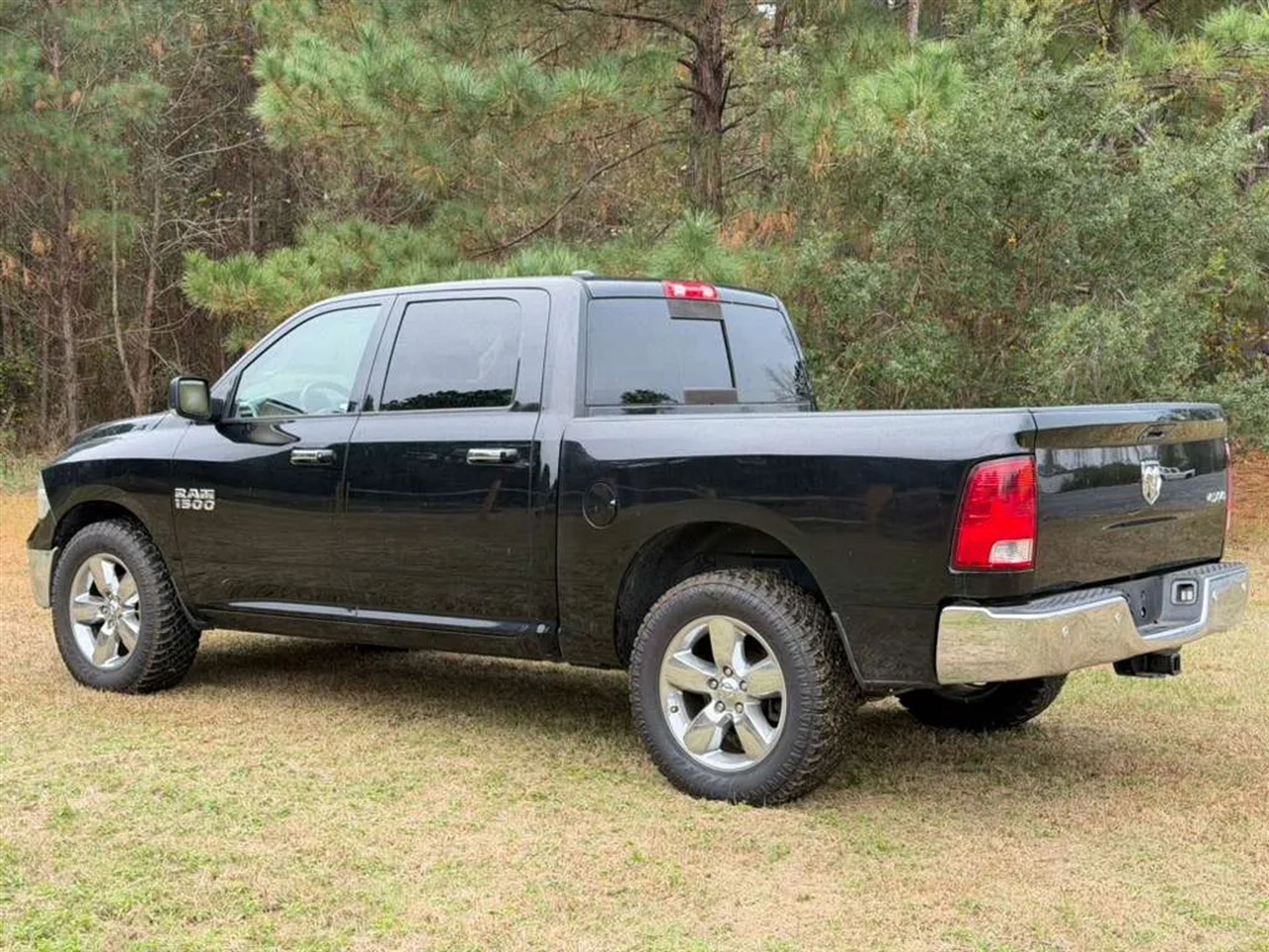 RAM 1500 SLT Crew Cab SWB 4WD 2015