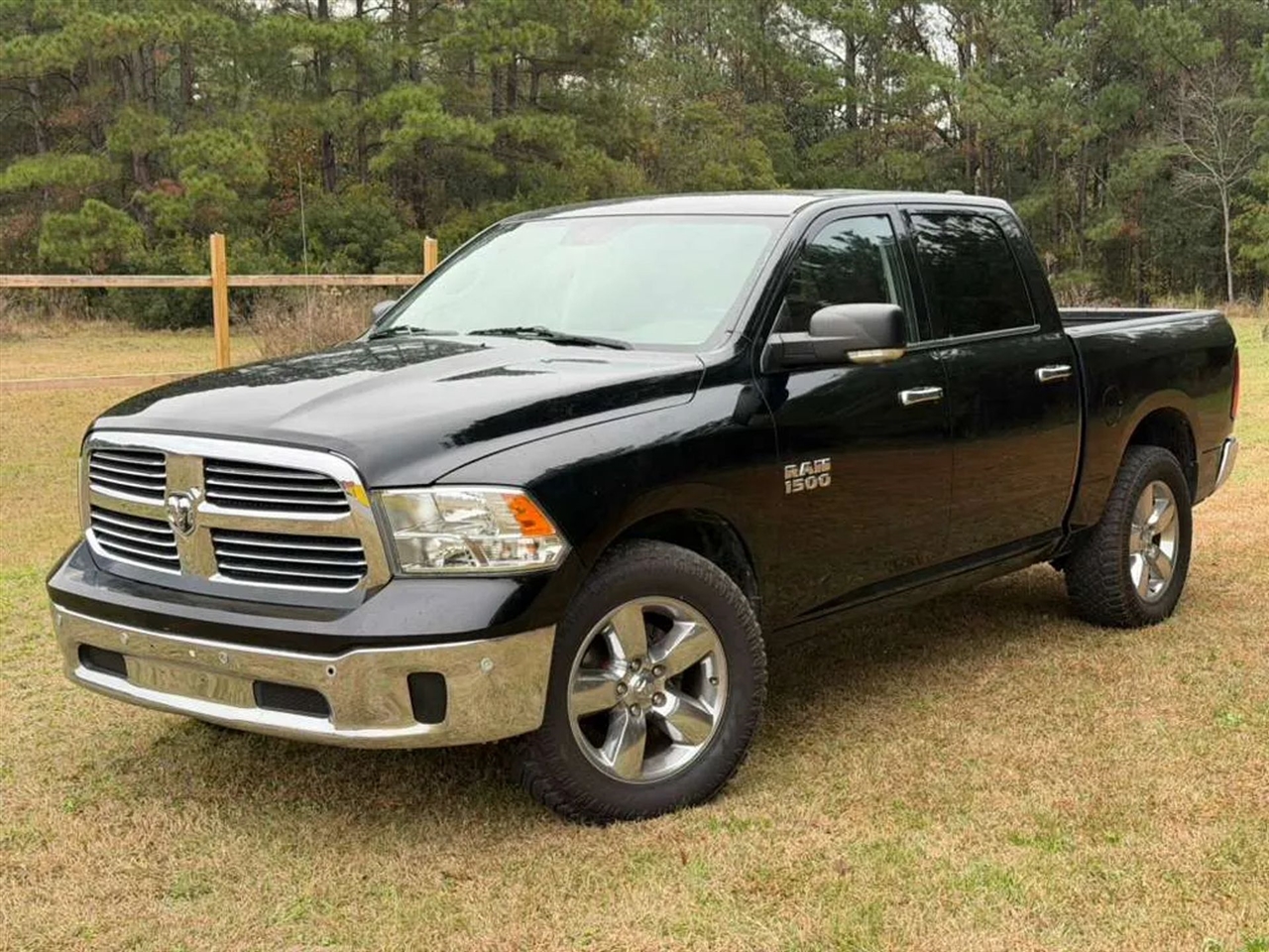 RAM 1500 SLT Crew Cab SWB 4WD 2015