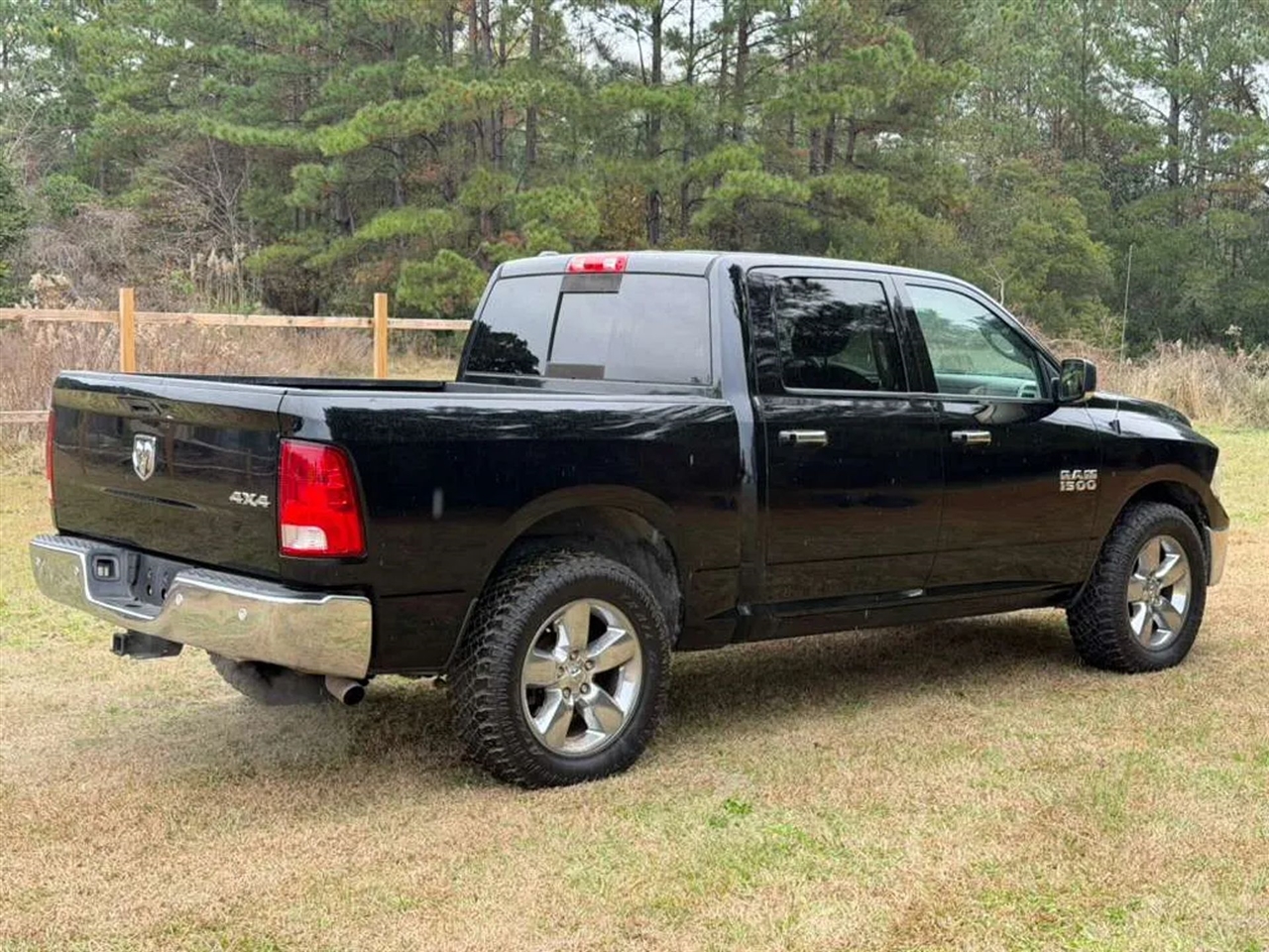RAM 1500 SLT Crew Cab SWB 4WD 2015