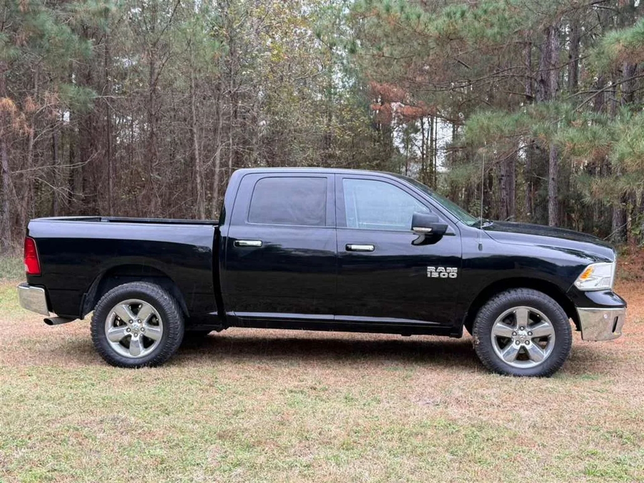 RAM 1500 SLT Crew Cab SWB 4WD 2015