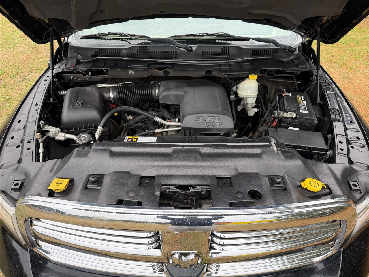 RAM 1500 SLT Crew Cab SWB 4WD 2015