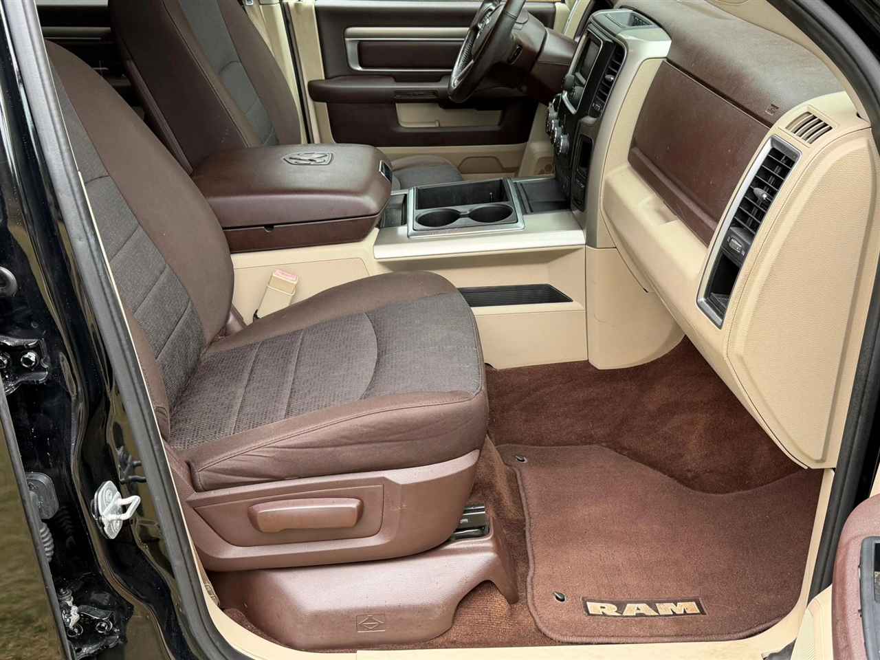 RAM 1500 SLT Crew Cab SWB 4WD 2015