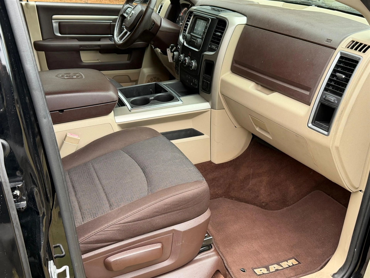 RAM 1500 SLT Crew Cab SWB 4WD 2015