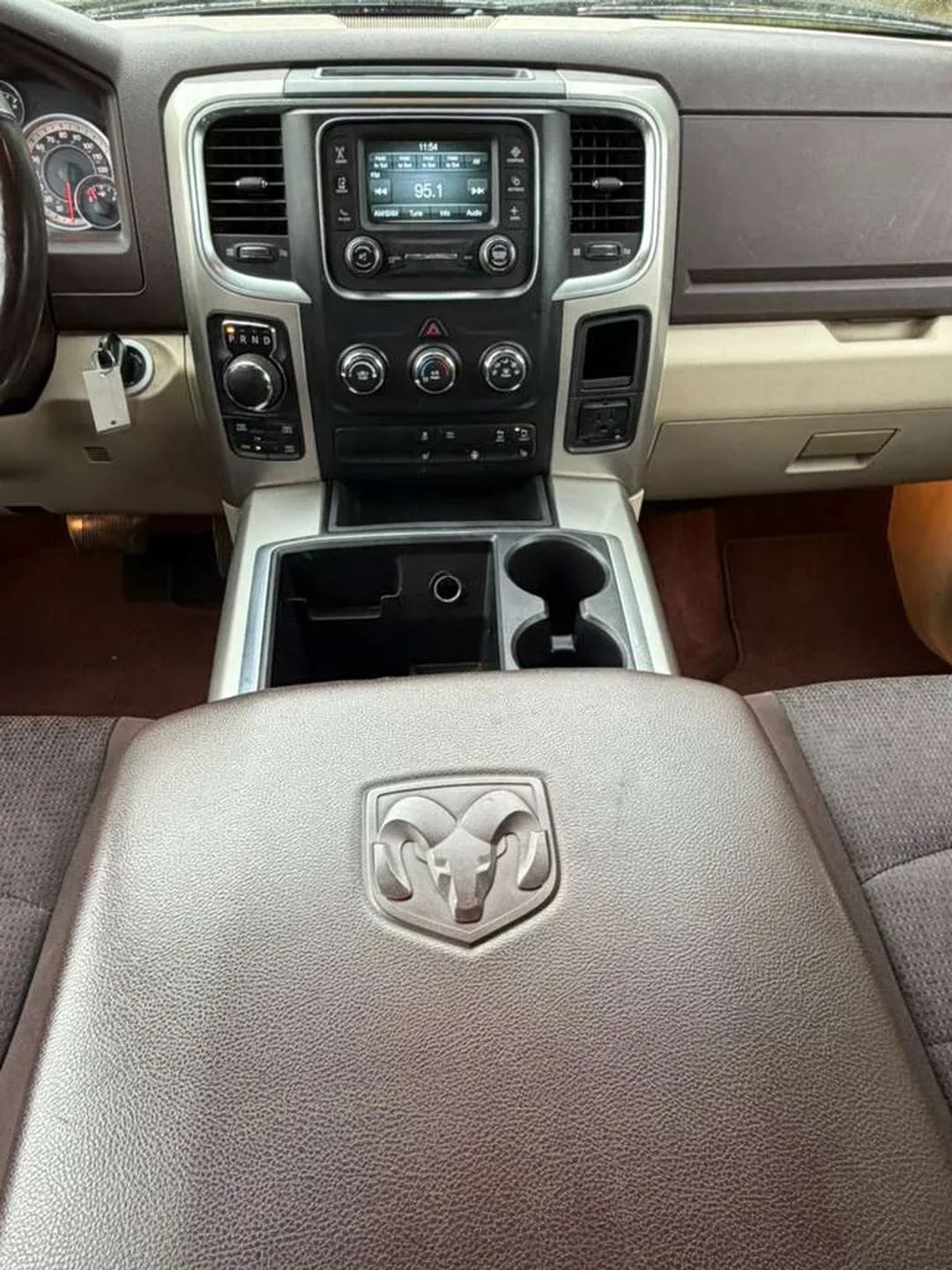 RAM 1500 SLT Crew Cab SWB 4WD 2015