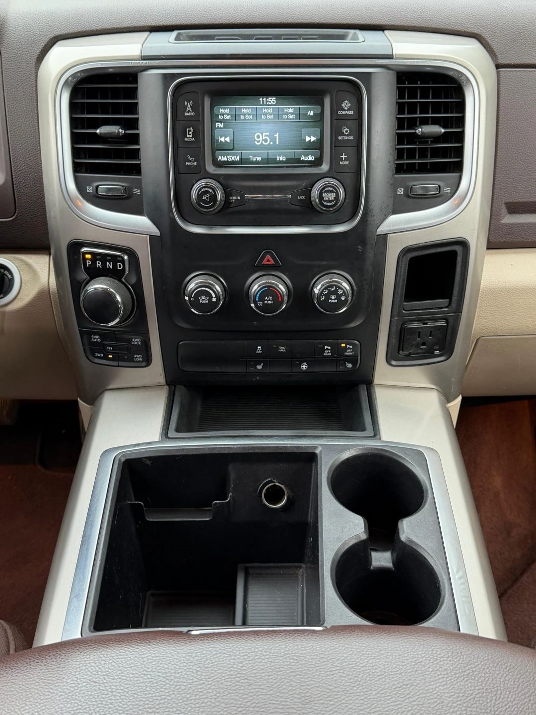 RAM 1500 SLT Crew Cab SWB 4WD 2015