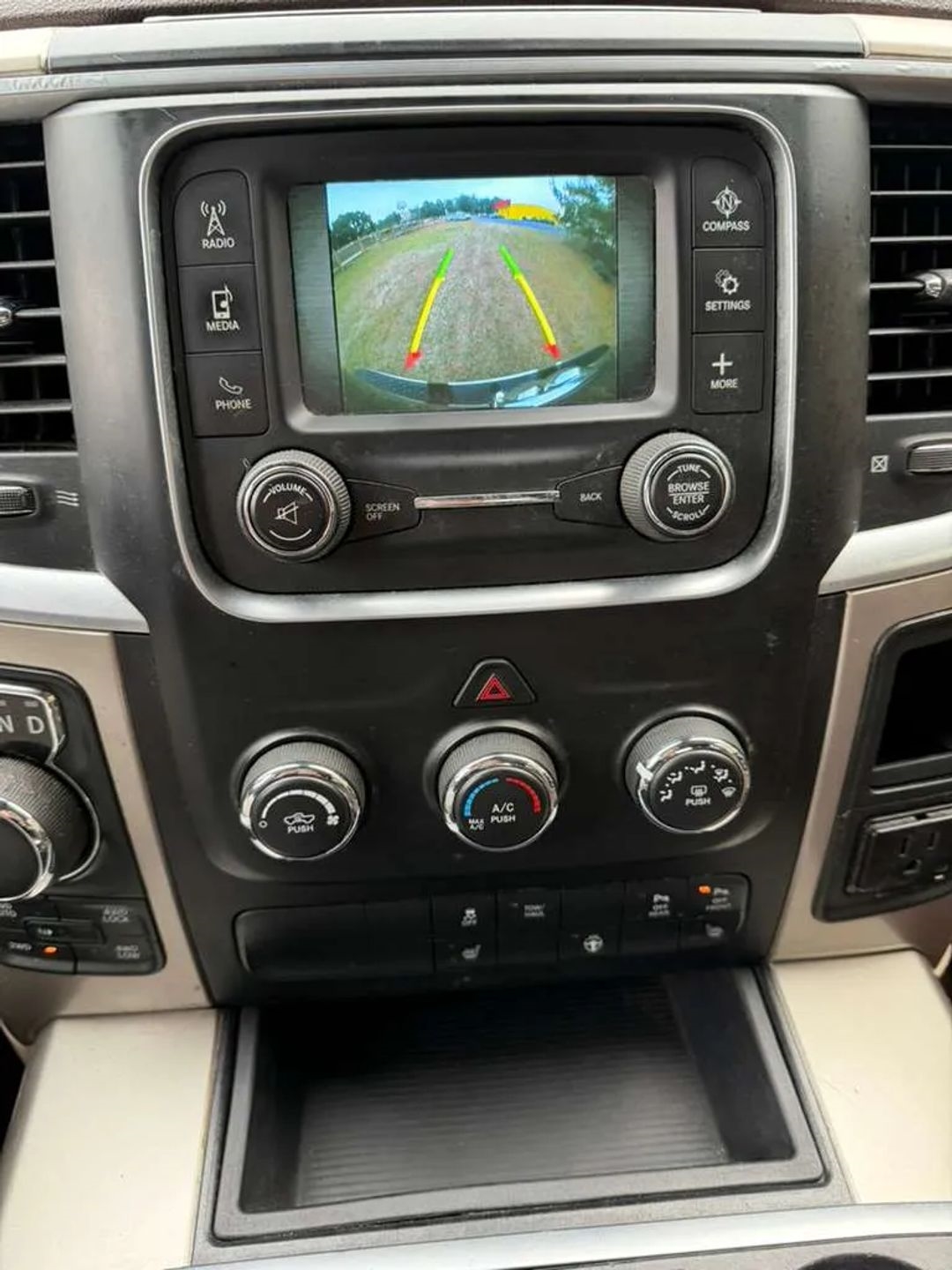 RAM 1500 SLT Crew Cab SWB 4WD 2015