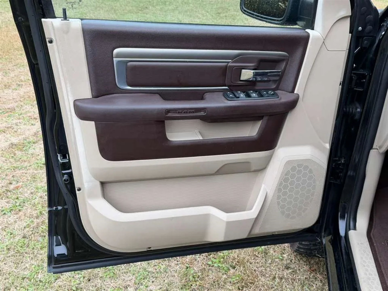 RAM 1500 SLT Crew Cab SWB 4WD 2015