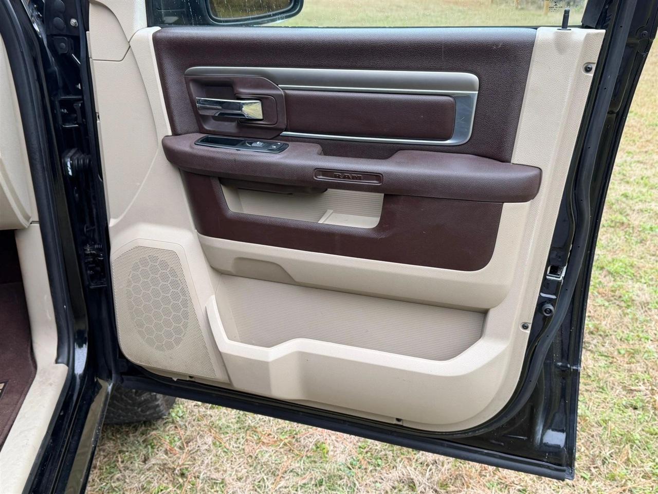 RAM 1500 SLT Crew Cab SWB 4WD 2015