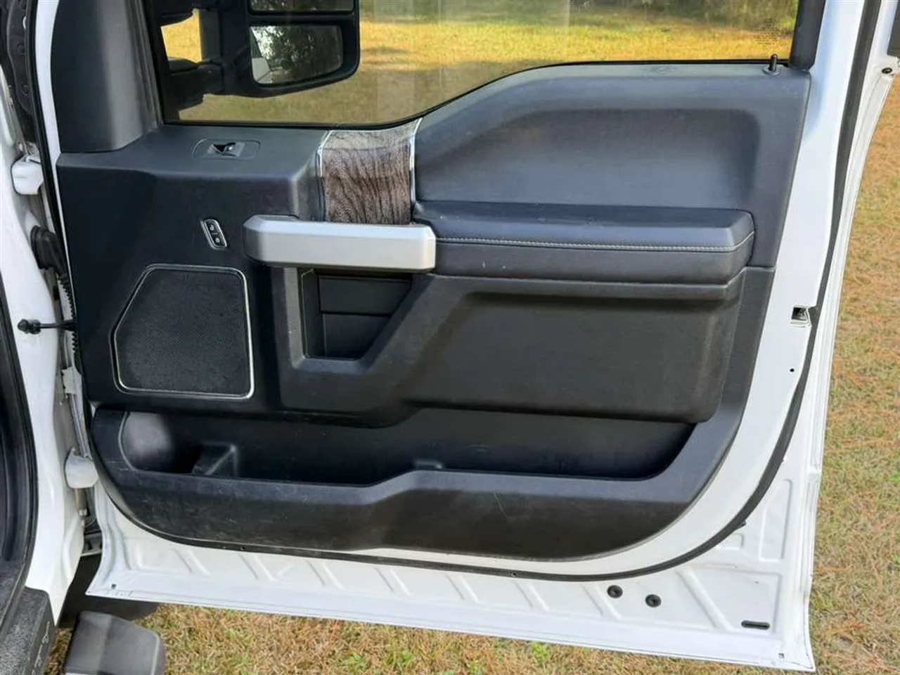 Ford F-250 SD Lariat Crew Cab 2WD 2019