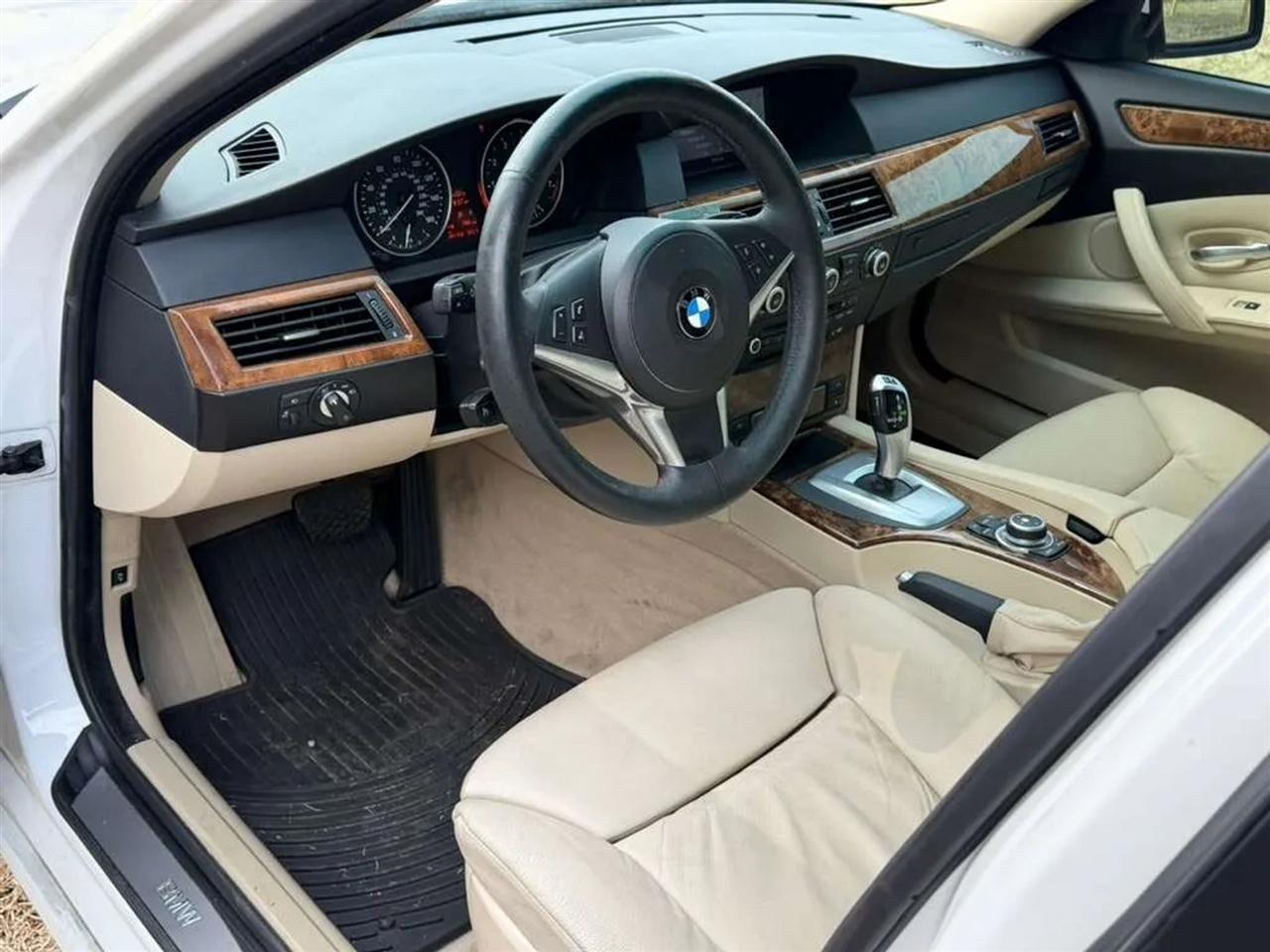 BMW 5-Series 535xi 2009
