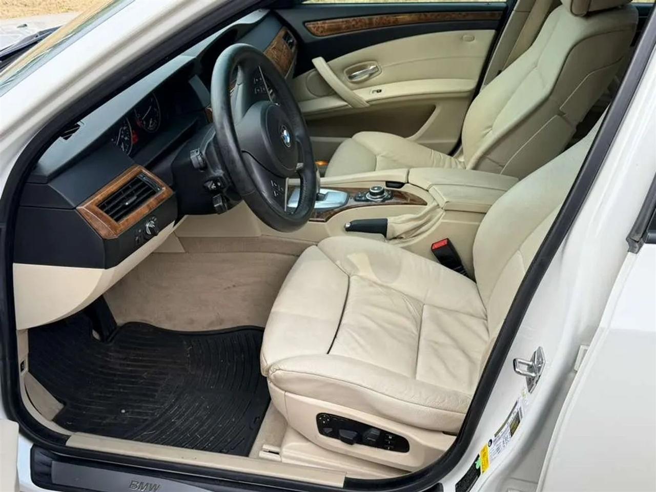 BMW 5-Series 535xi 2009