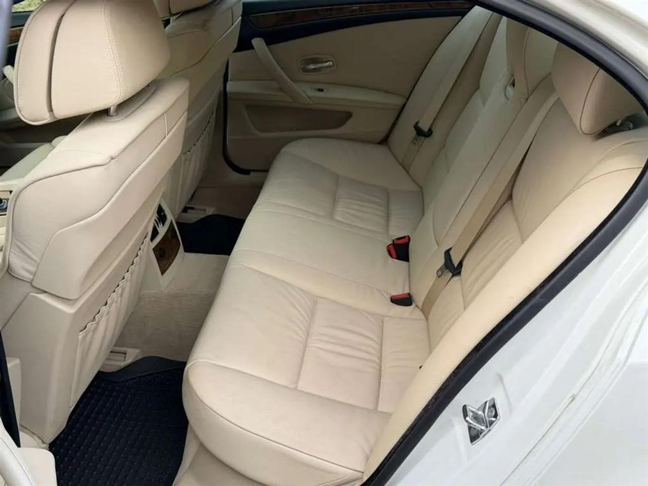 BMW 5-Series 535xi 2009