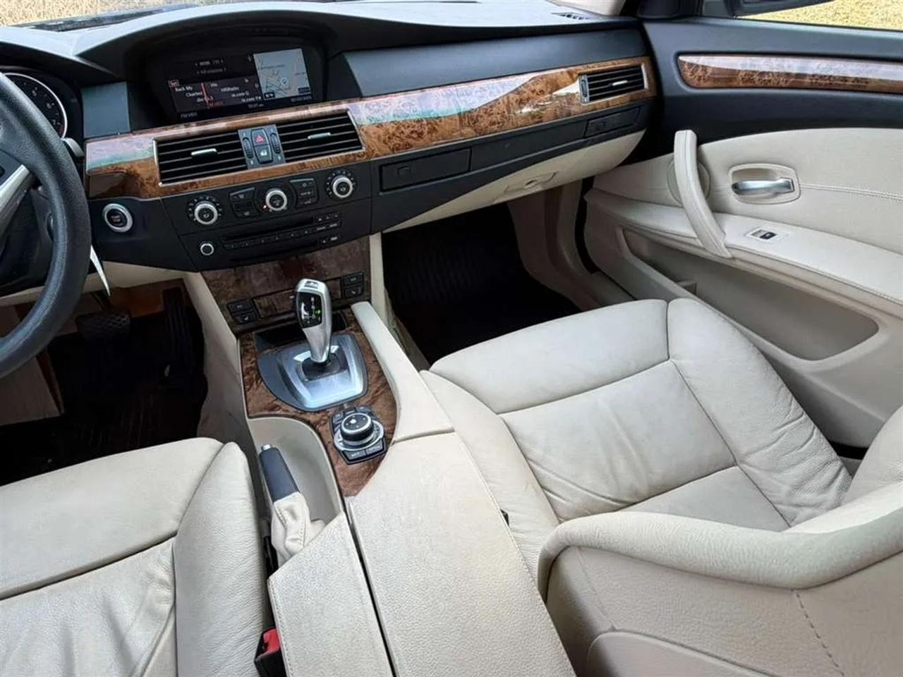 BMW 5-Series 535xi 2009