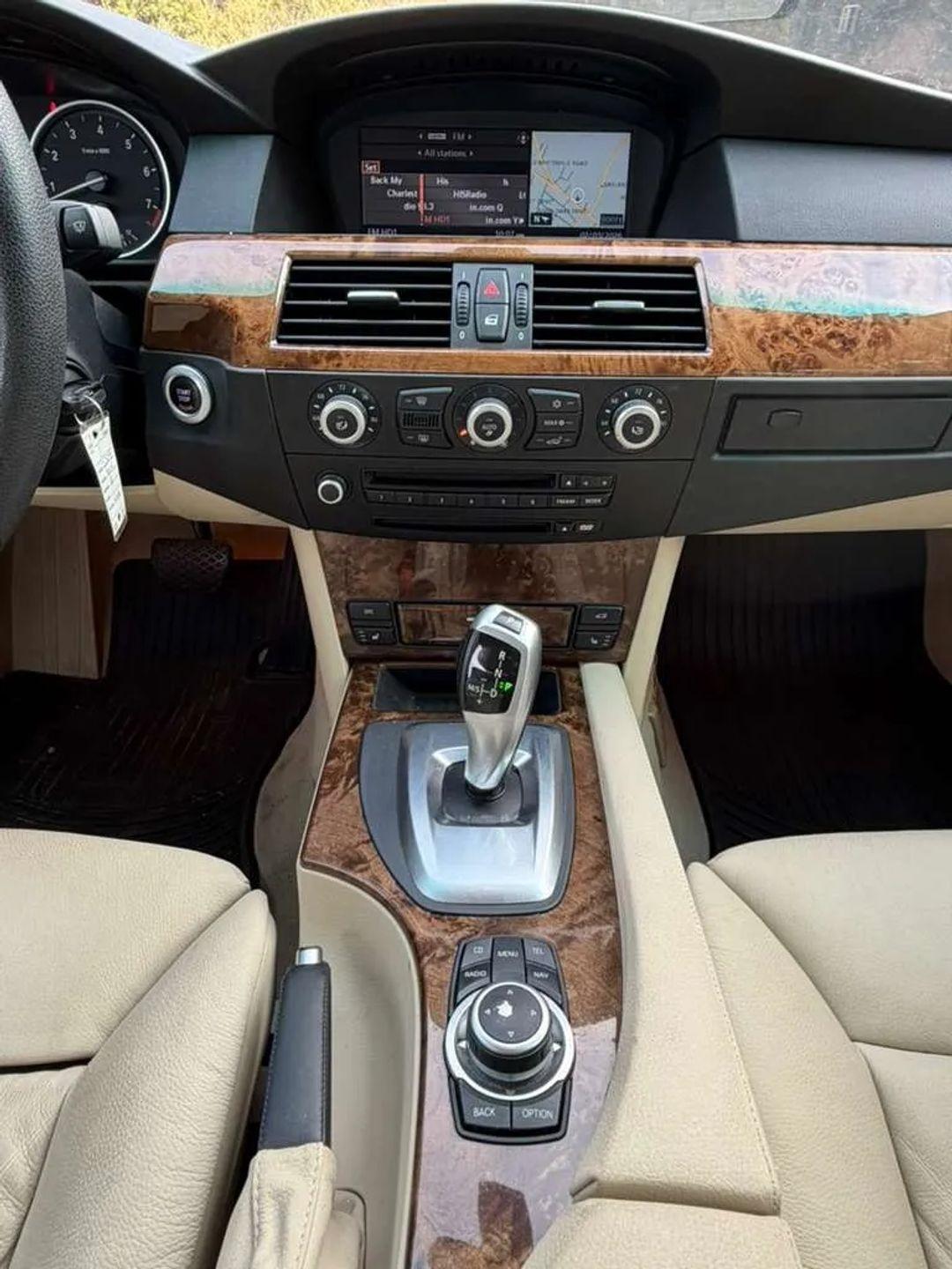 BMW 5-Series 535xi 2009