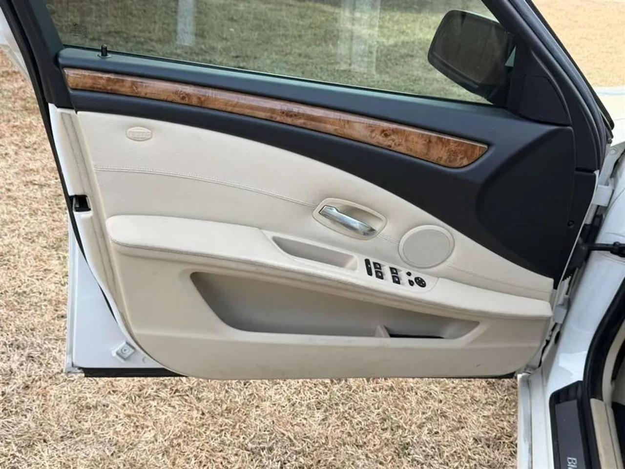 BMW 5-Series 535xi 2009