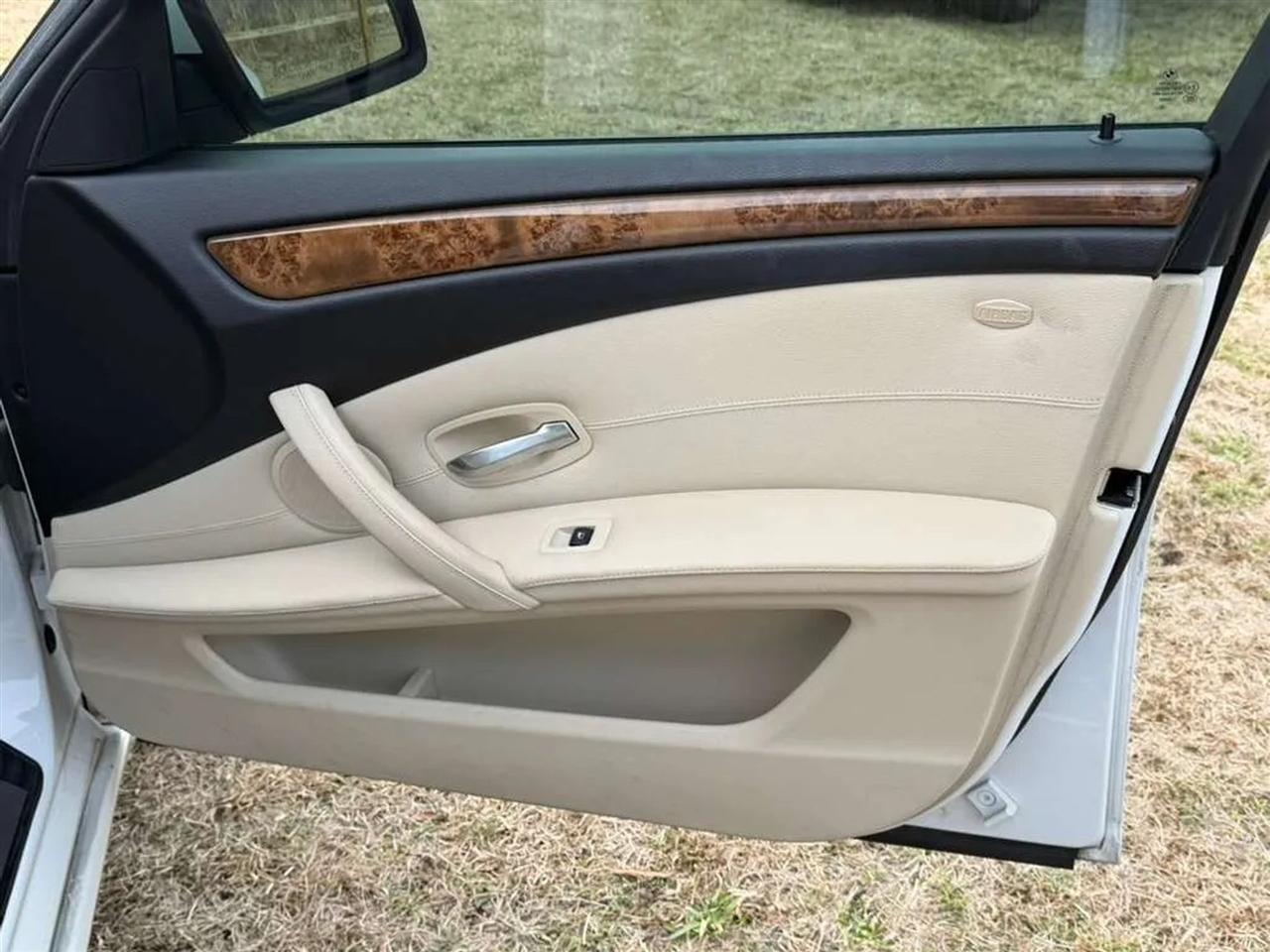 BMW 5-Series 535xi 2009