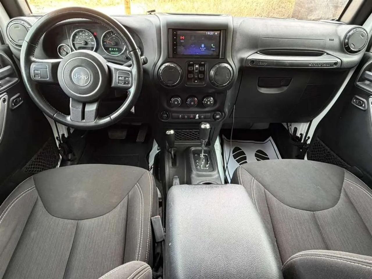 Jeep Wrangler Unlimited Sahara 4WD 2017