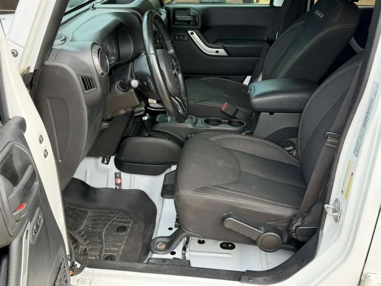 Jeep Wrangler Unlimited Sahara 4WD 2017