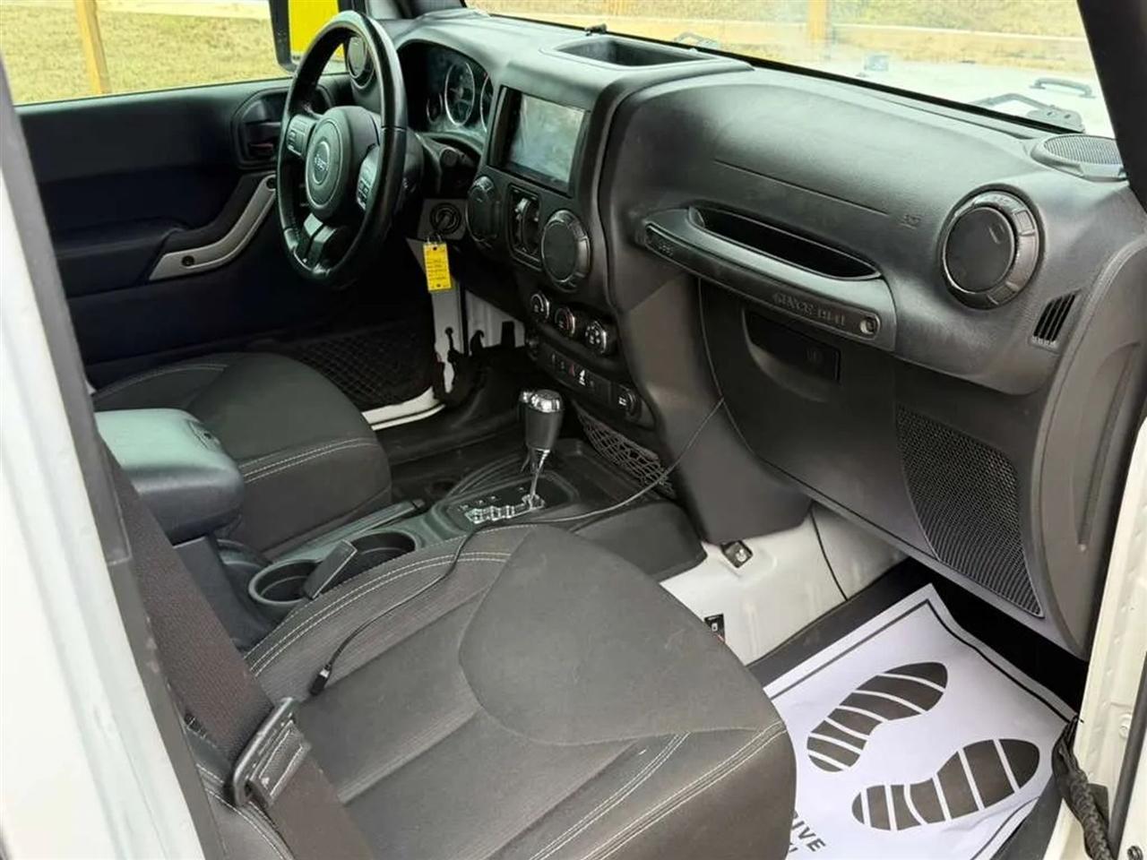 Jeep Wrangler Unlimited Sahara 4WD 2017