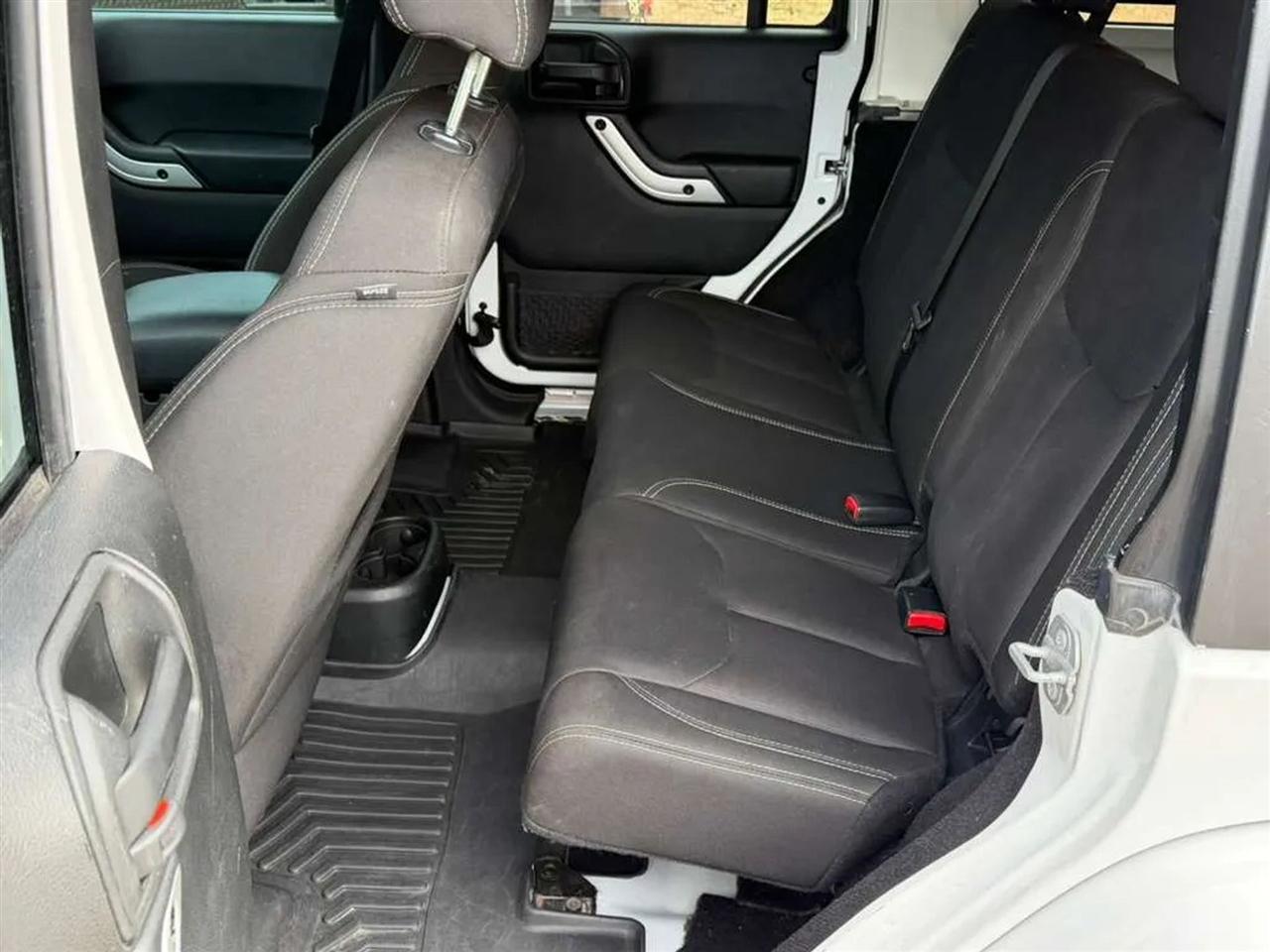 Jeep Wrangler Unlimited Sahara 4WD 2017