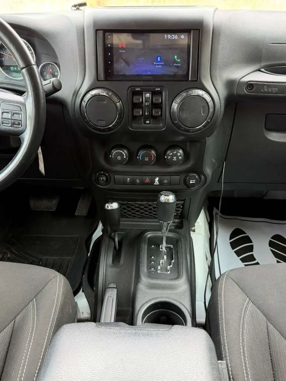 Jeep Wrangler Unlimited Sahara 4WD 2017