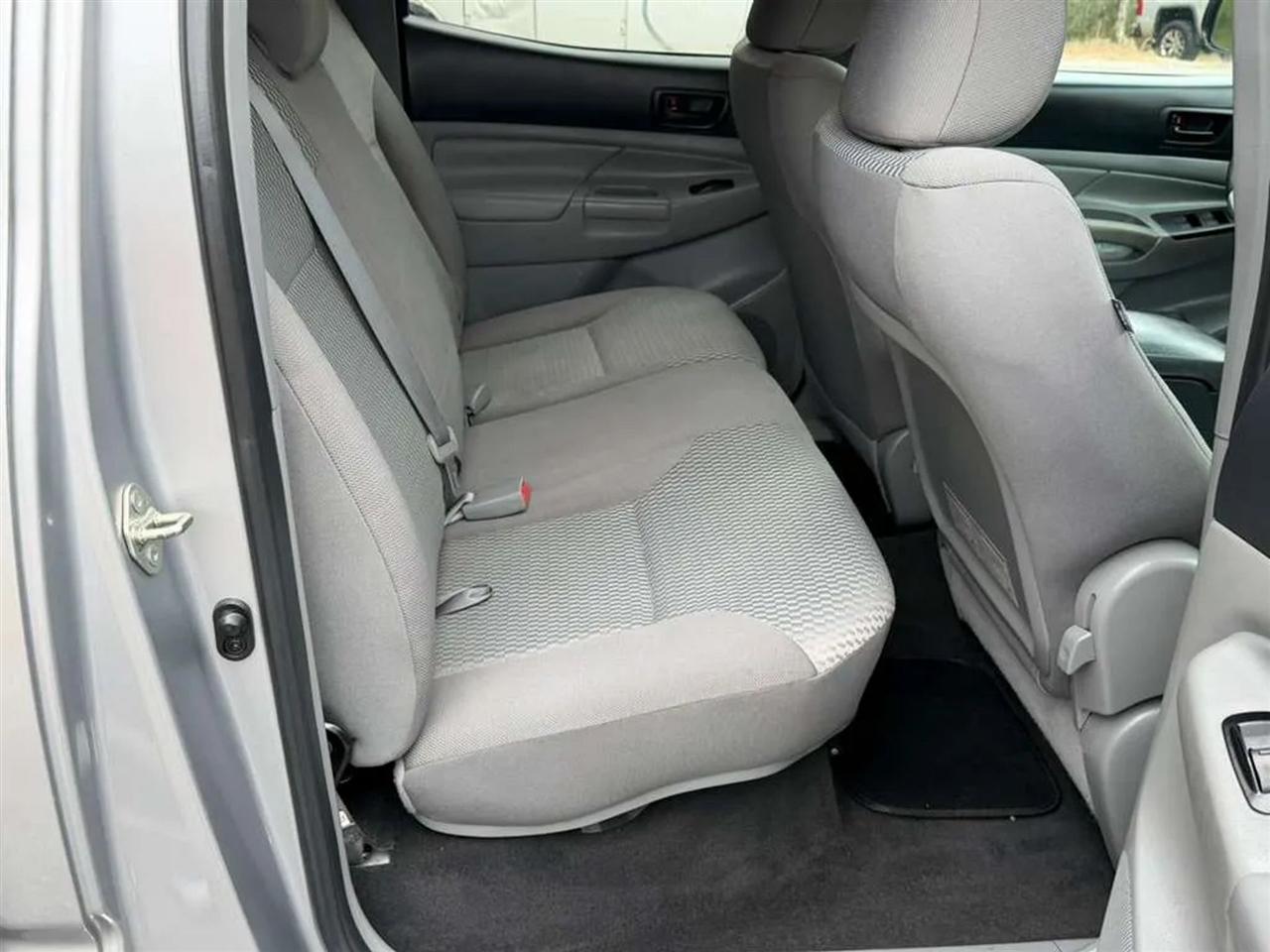 Toyota Tacoma PreRunner Double Cab V6 5AT 2WD 2015